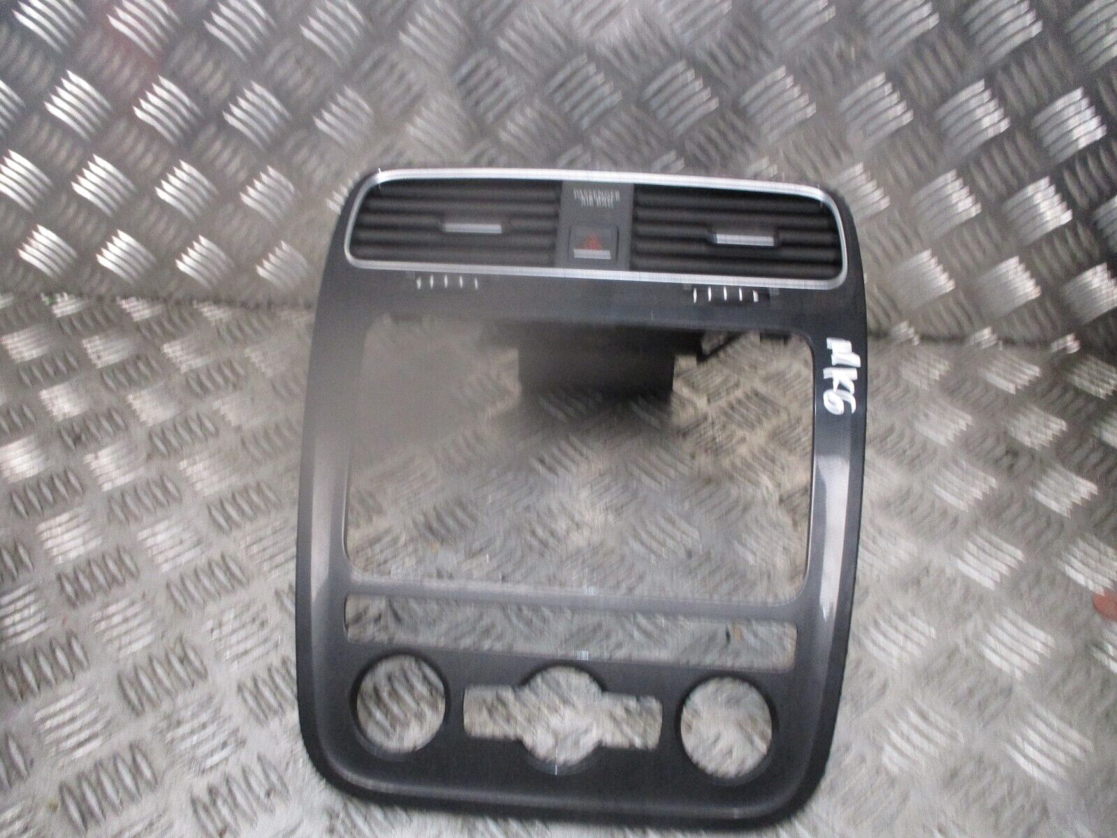 2014 VW SCIROCCO FRONT CENTRE DASHBOARD HEATER AC AIRVENT WITH TRIM 1K8819728