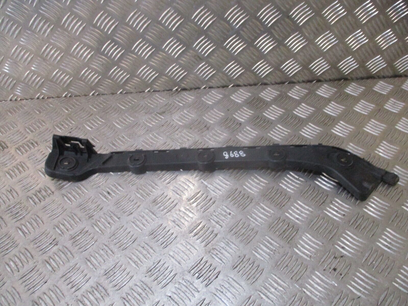 2015 SKODA OCTAVIA ESTATE REAR LEFT PASSENGER SIDE BUMPER BRACKET 5E9807393 - Image 3