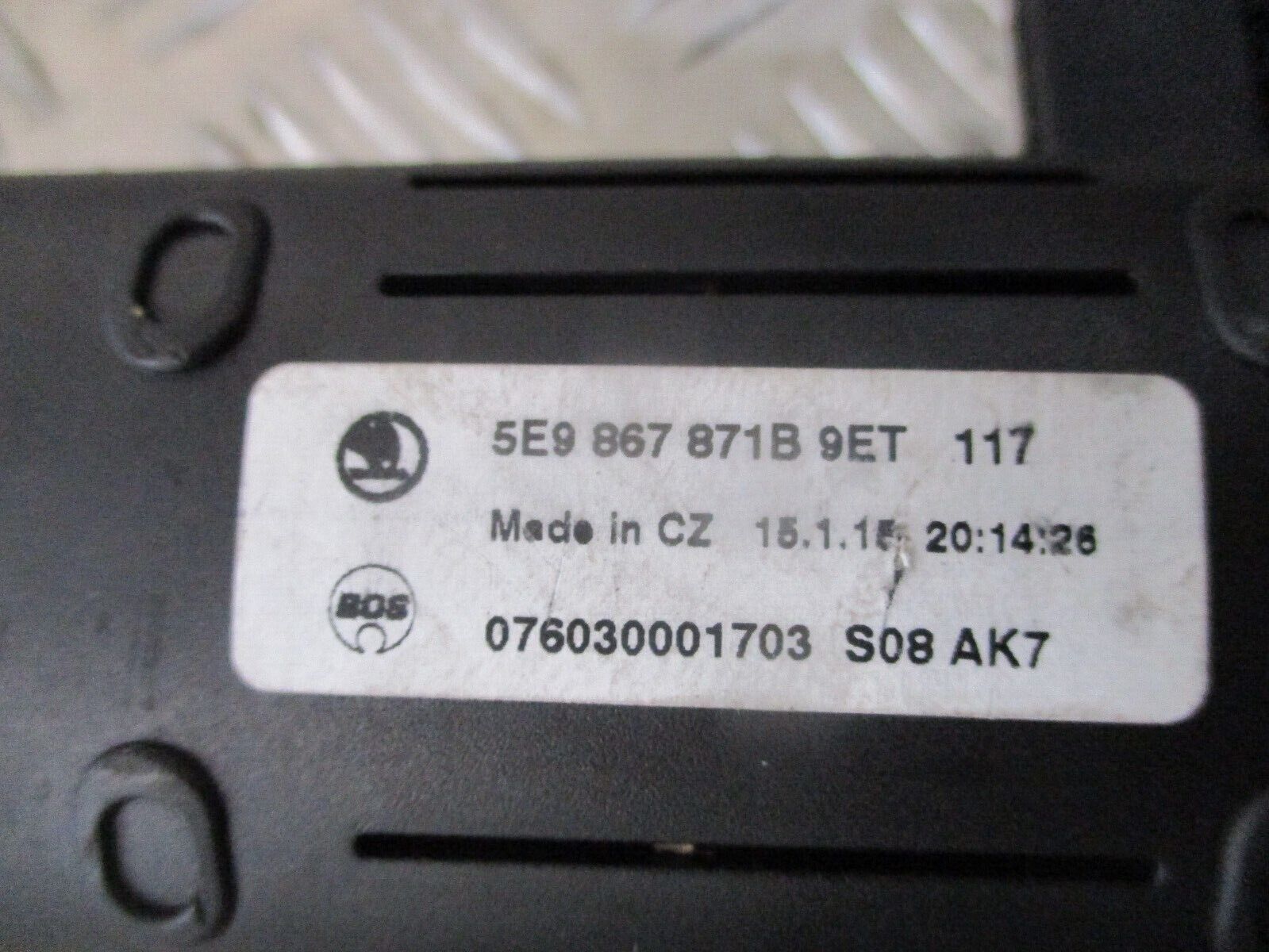 2015 SKODA OCTAVIA ESTATE REAR PARCEL SHELF LUGGAGE LOAD BOOT COVER 5E9867871B - Image 2