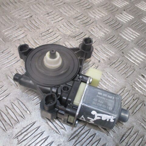 2015 GENUINE AUDI A3 8V FRONT RIGHT DRIVER SIDE WINDOW MOTOR 5Q0959802