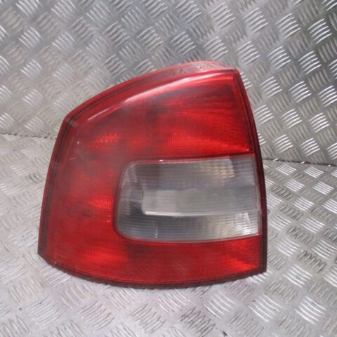 2011 GENUINE SKODA OCTAVIA HATCHBACK REAR LEFT PASSENGER SIDE TAILLIGHT LAMP NSR