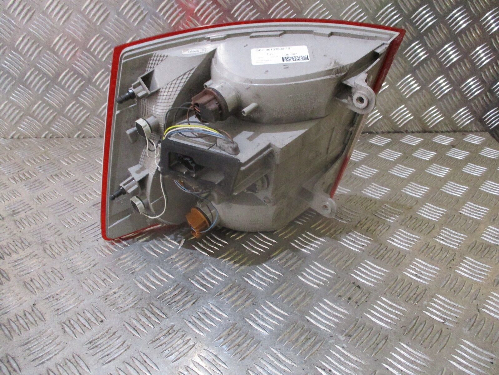 2015 SKODA OCTAVIA ESTATE REAR LEFT PASSENGER SIDE TAILLIGHT LAMP OEM 5E9945095 - Image 3