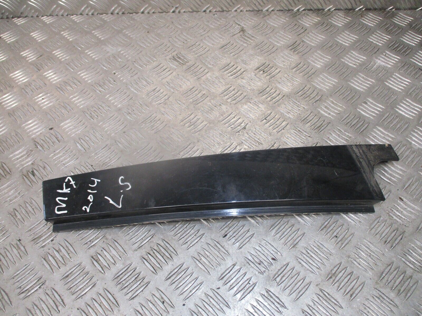 2015 VW GOLF MK7 REAR LEFT PASSENGER SIDE DOOR B PILLAR TRIM 5G6839901B