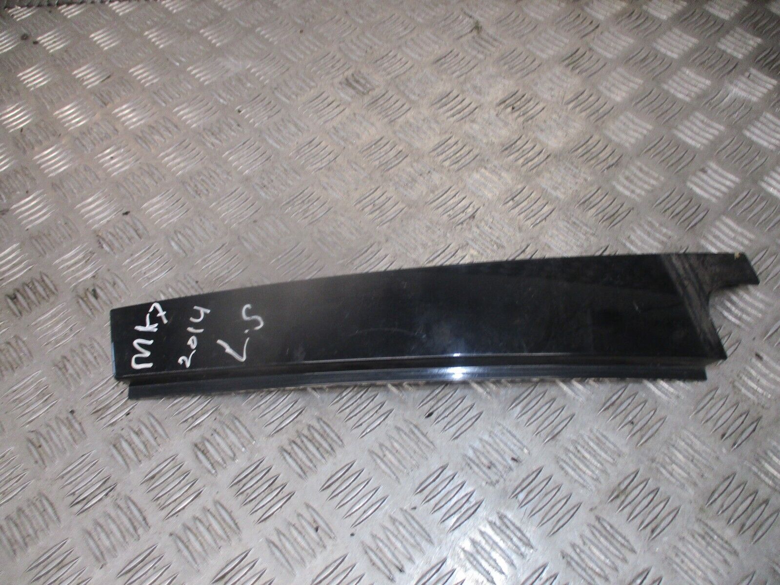 2015 VW GOLF MK7 REAR LEFT PASSENGER SIDE DOOR B PILLAR TRIM 5G6839901B - Image 3