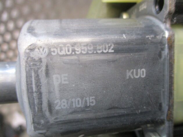 2016 GENUINE AUDI A3 FRONT RIGHT DRIVER SIDE WINDOW MOTOR 5Q0959802 - Image 3