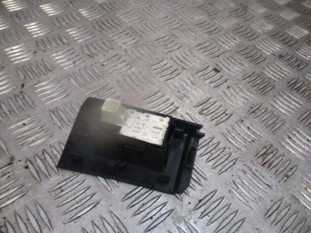 2014 GENUINE TOYOTA AURIS REAR RIGHT DRIVER SIDE WINDOW SWITCH 74271-02630 - Image 2