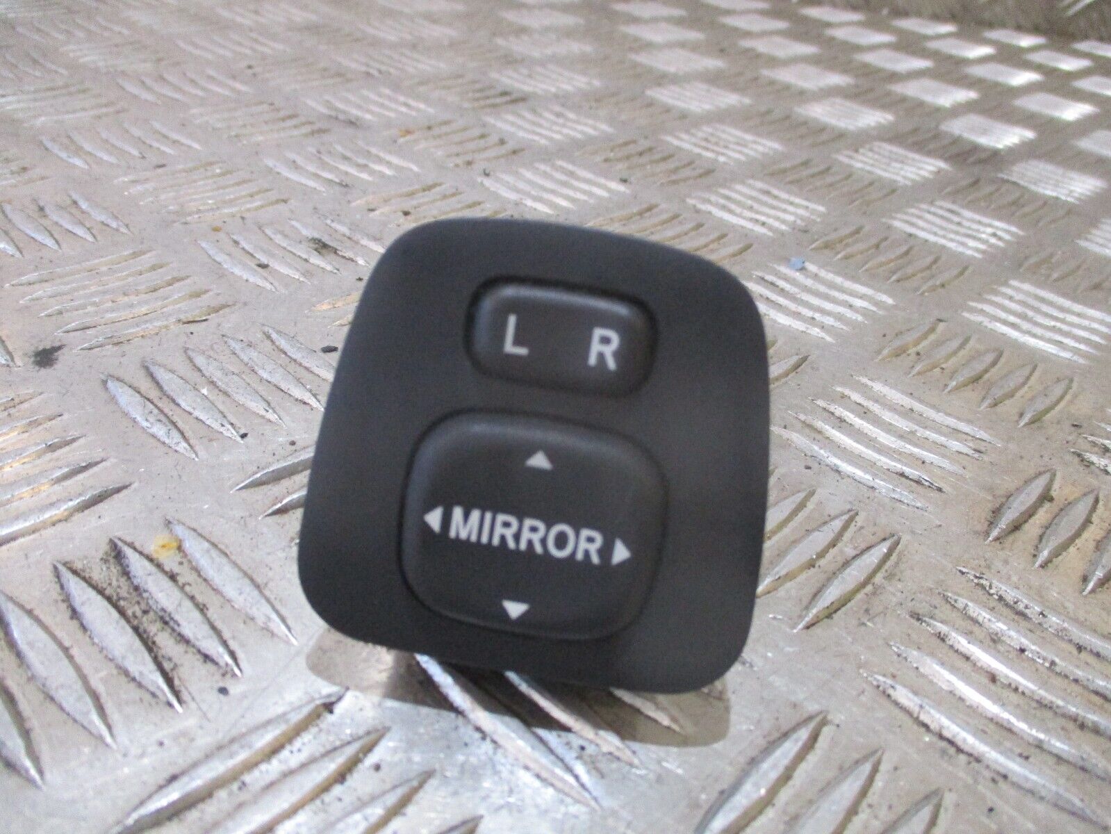 2016 GENUINE TOYOTA AYGO ELECTRIC MIRROR ADJUSTER SWITCH 183574