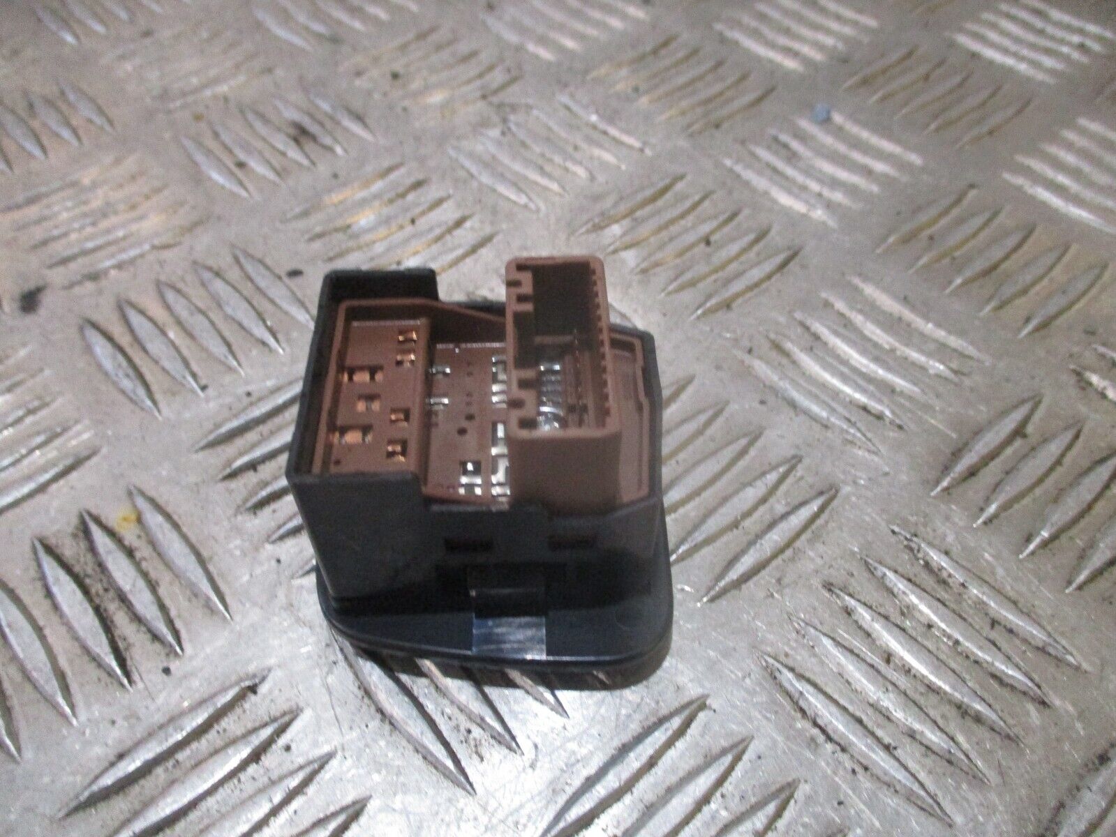 2016 GENUINE TOYOTA AYGO ELECTRIC MIRROR ADJUSTER SWITCH 183574 - Image 2