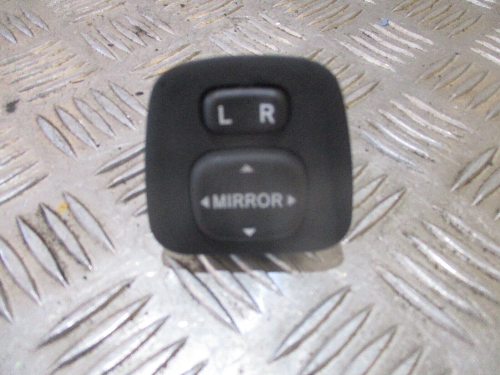 2016 GENUINE TOYOTA AYGO ELECTRIC MIRROR ADJUSTER SWITCH 183574 - Image 3