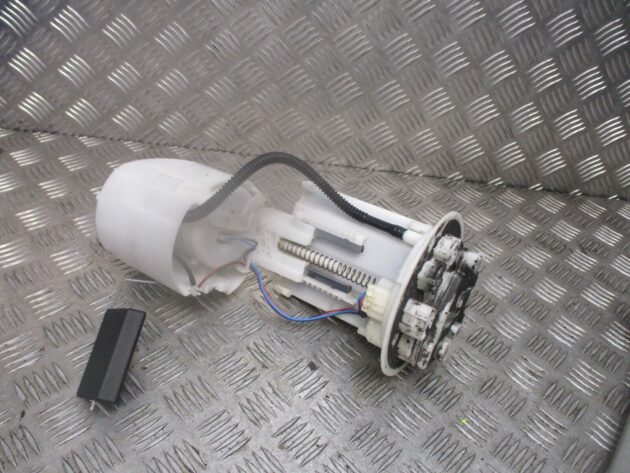 2014 GENUINE TOYOTA AURIS 1.8VVTI IN TANK FUEL PUMP SENDER UNIT 77020-02501