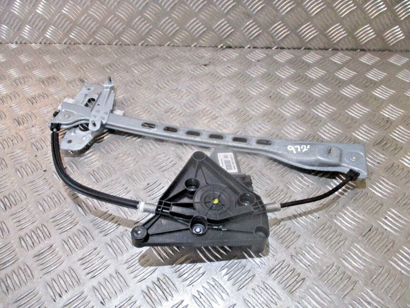 2016 TOYOTA AYGO FRONT RIGHT DRIVER SIDE WINDOW REGULATER MOTOR 69810-0H031
