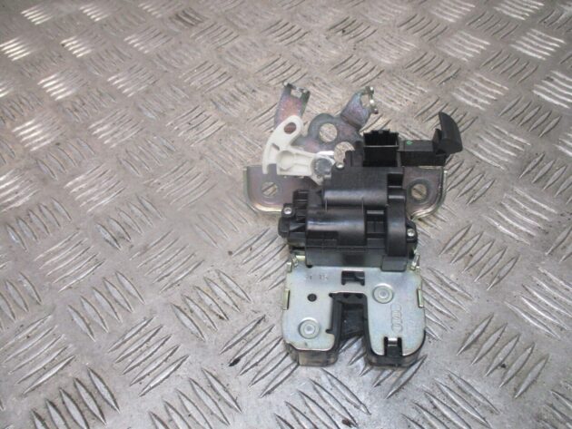 2016 GENUINE AUDI A1 REAR TAILGATE BOOT LOCK MECHANISM 8R0827505 - Image 2