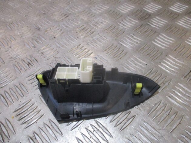 2016 GENUINE TOYOTA AYGO FRONT LEFT PASSENGER SIDE WINDOW SWITCH NSF - Image 3