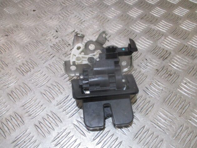 2016 GENUINE AUDI A3 8V REAR TAILGATE BOOT LOCK MECHANISM 8R0827505 - Image 2
