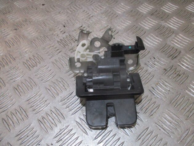 2016 GENUINE AUDI A3 8V REAR TAILGATE BOOT LOCK MECHANISM 8R0827505 - Image 3