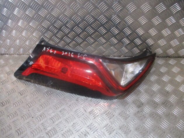 2016 GENUINE TOYOTA AYGO REAR LEFT PASSENGER SIDE TAILLIGHT LAMP NSR - Image 2