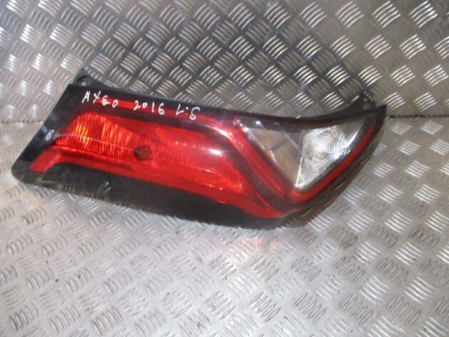 2016 GENUINE TOYOTA AYGO REAR LEFT PASSENGER SIDE TAILLIGHT LAMP NSR - Image 3