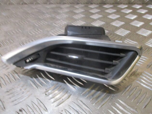 2014 GENUINE PEUGEOT 208 FRONT RIGHT DRIVER SIDE AIRVENT 9673131677 - Image 2