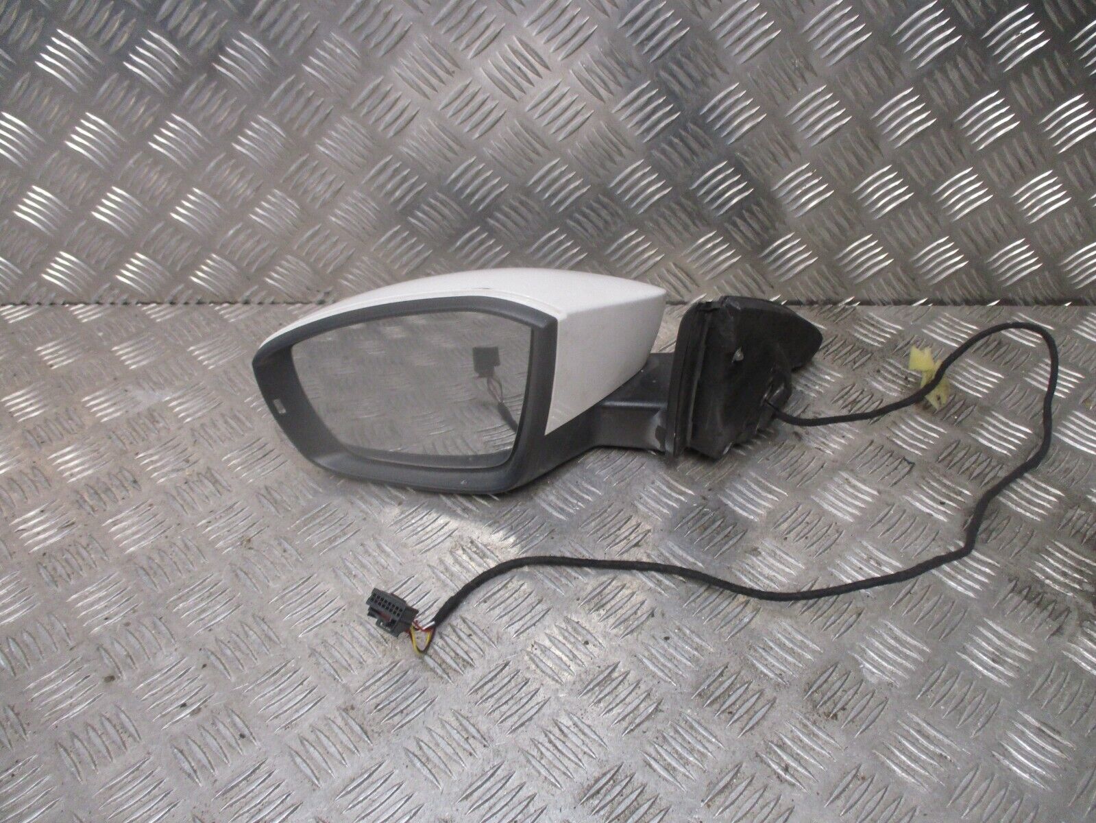 2015 GENUINE SKODA FRONT LEFT PASSENGER SIDE DOOR WING MIRROR 5E0857933