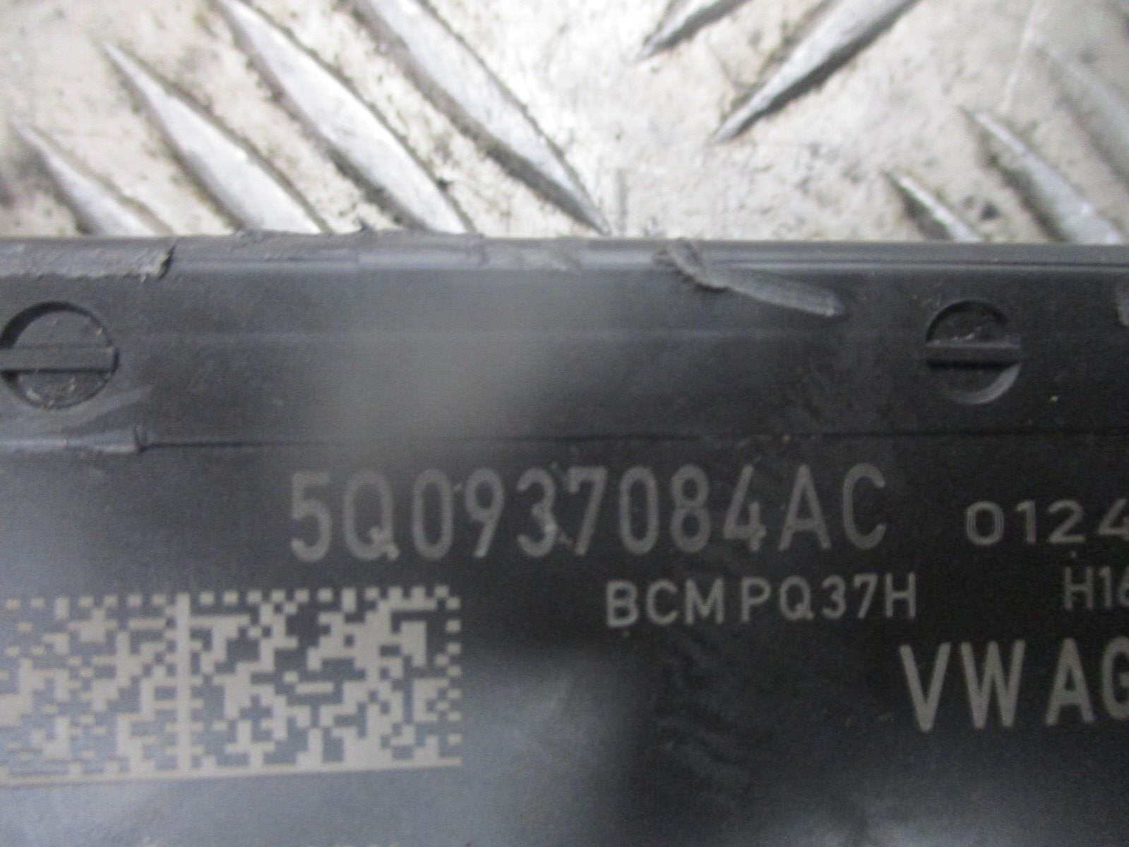 2015 GENUINE VW GOLF MK7 BCM BODY ECU CONTROL MODULE 5Q0937084AC - Image 2