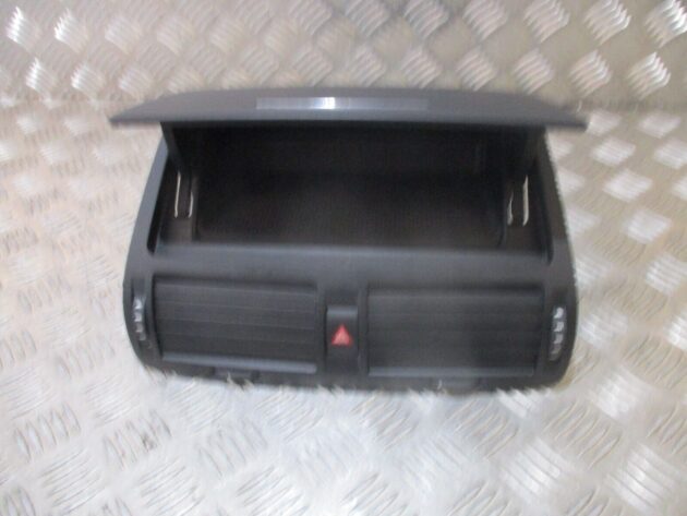 2012 GENUINE SKODA OCTAVIA CENTRE DASBOARD AIRVENT 1Z0820951 - Image 2