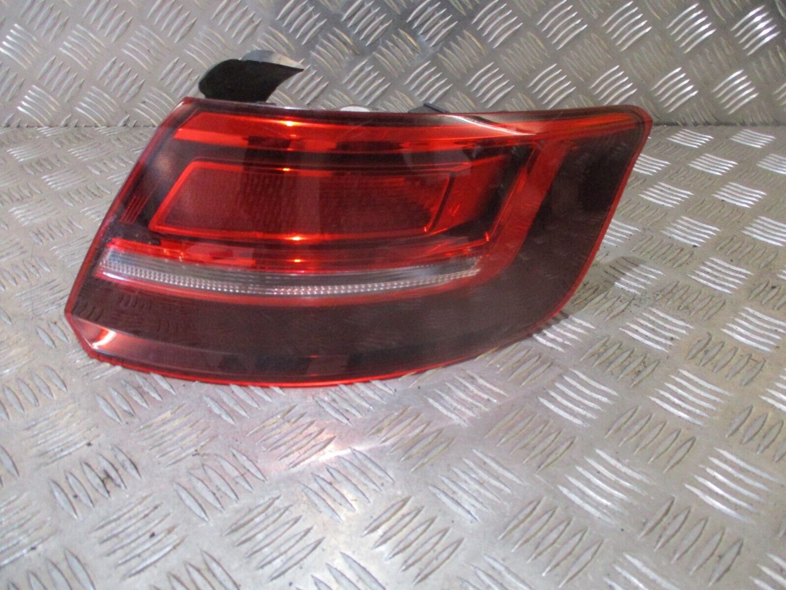 2016 AUDI A3 8V HATCHBACK REAR RIGHT DRIVER SIDE TAILLIGHT LAMP 8V4945070 OEM