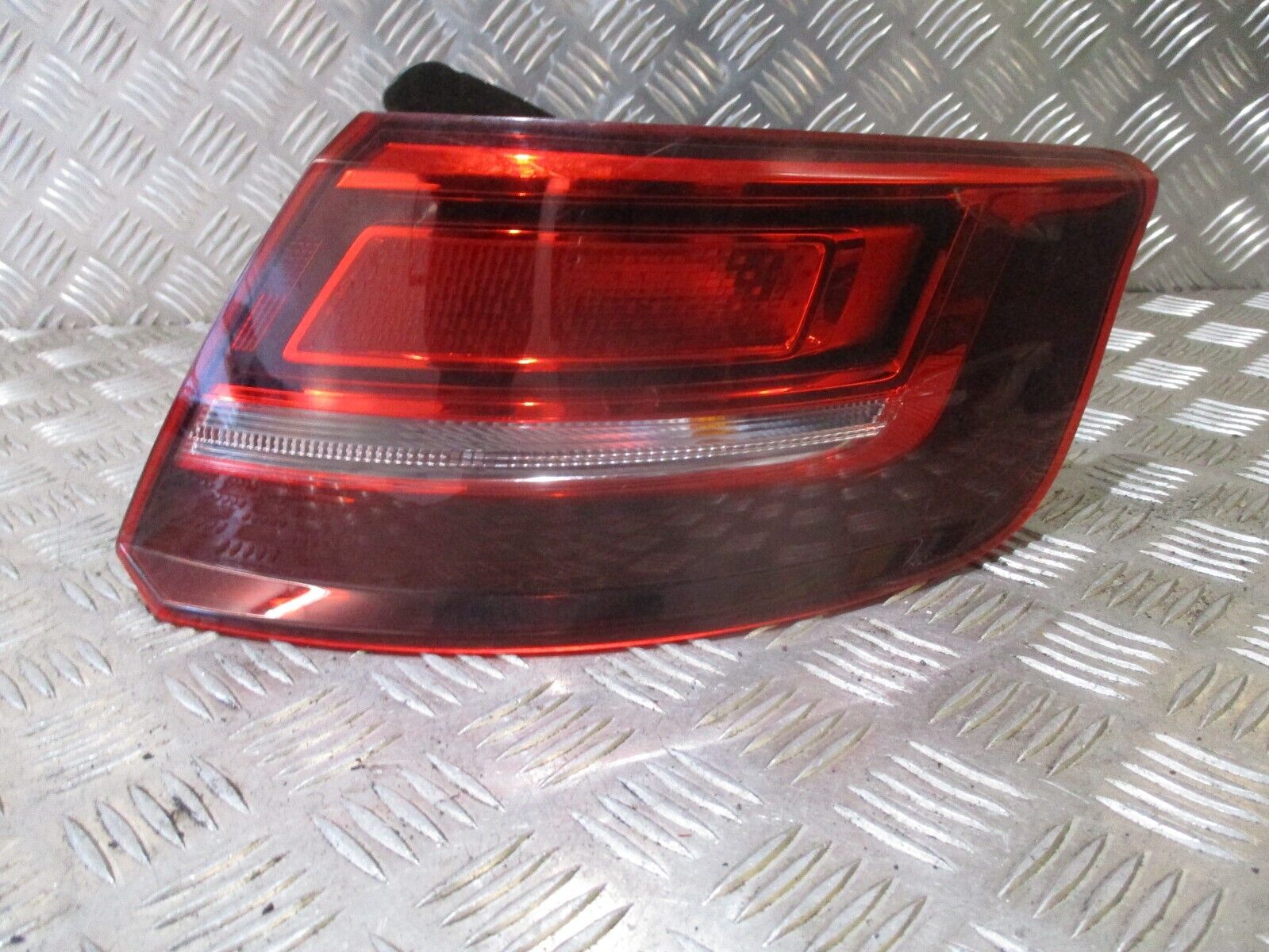 2016 AUDI A3 8V HATCHBACK REAR RIGHT DRIVER SIDE TAILLIGHT LAMP 8V4945070 OEM - Image 2
