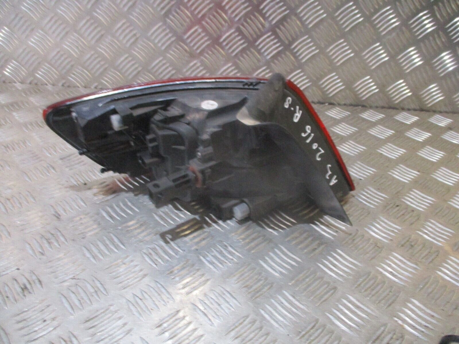 2016 AUDI A3 8V HATCHBACK REAR RIGHT DRIVER SIDE TAILLIGHT LAMP 8V4945070 OEM - Image 4