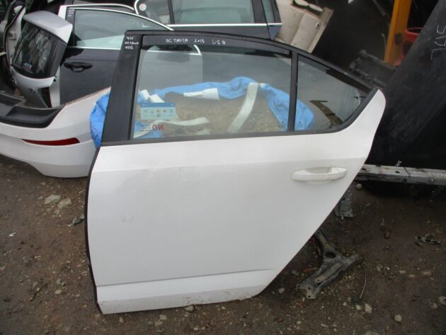 2014 GENUINE SKODA OCTAVIA HATCHBACK REAR LEFT PASSENGER SIDE BARE SHELL DOOR - Image 2