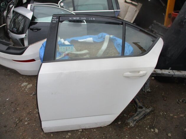 2014 GENUINE SKODA OCTAVIA HATCHBACK REAR LEFT PASSENGER SIDE BARE SHELL DOOR - Image 3