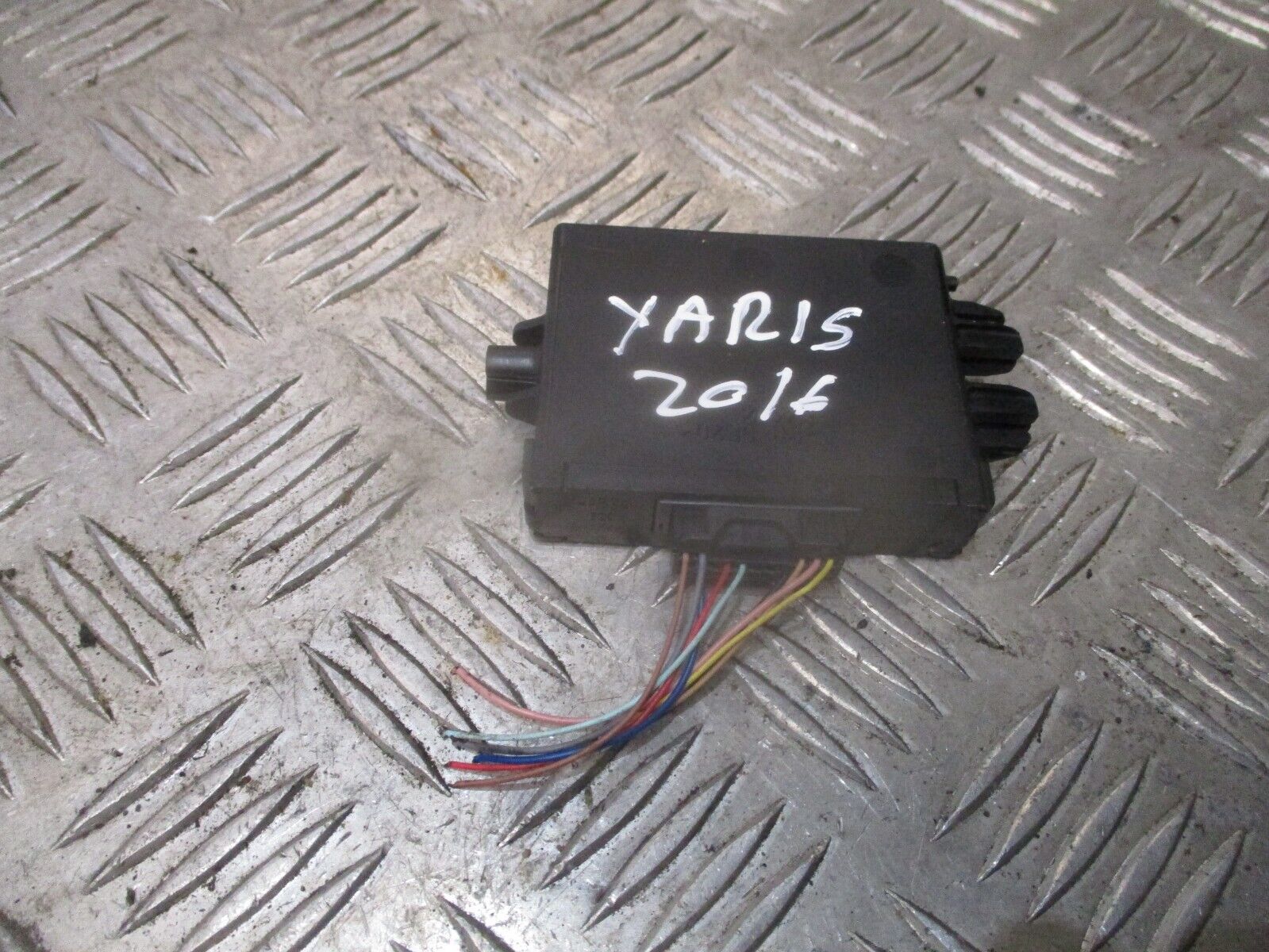 2016 GENUINE TOYOTA YARIS ELECTRONIC CONTROL UNIT 89780-0D130 - Image 3