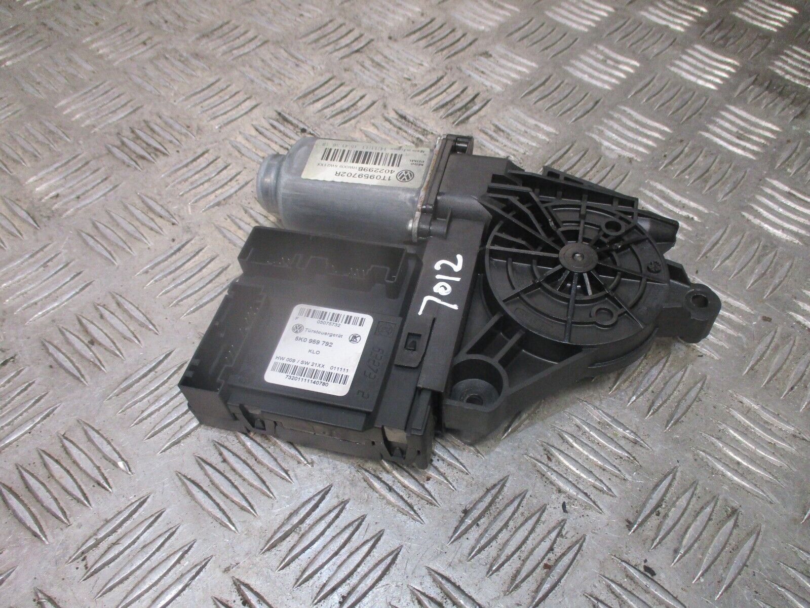 2013 SKODA SUPERB FRONT LEFT PASSENGER SIDE WINDOW MOTOR 1T0959702R 5K0959792
