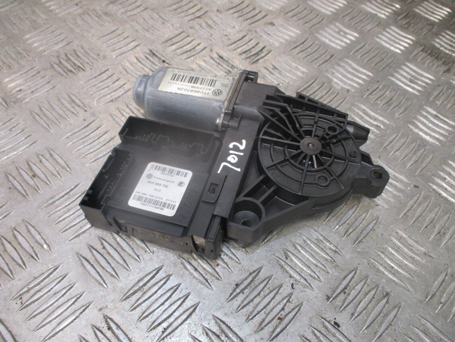 2013 SKODA SUPERB FRONT LEFT PASSENGER SIDE WINDOW MOTOR 1T0959702R 5K0959792 - Image 2
