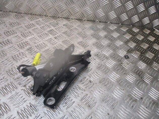 2014 GENUINE AUDI A3 8V FRONT RIGHT DRIVER SIDE BONNET HINGE 8V0823302F