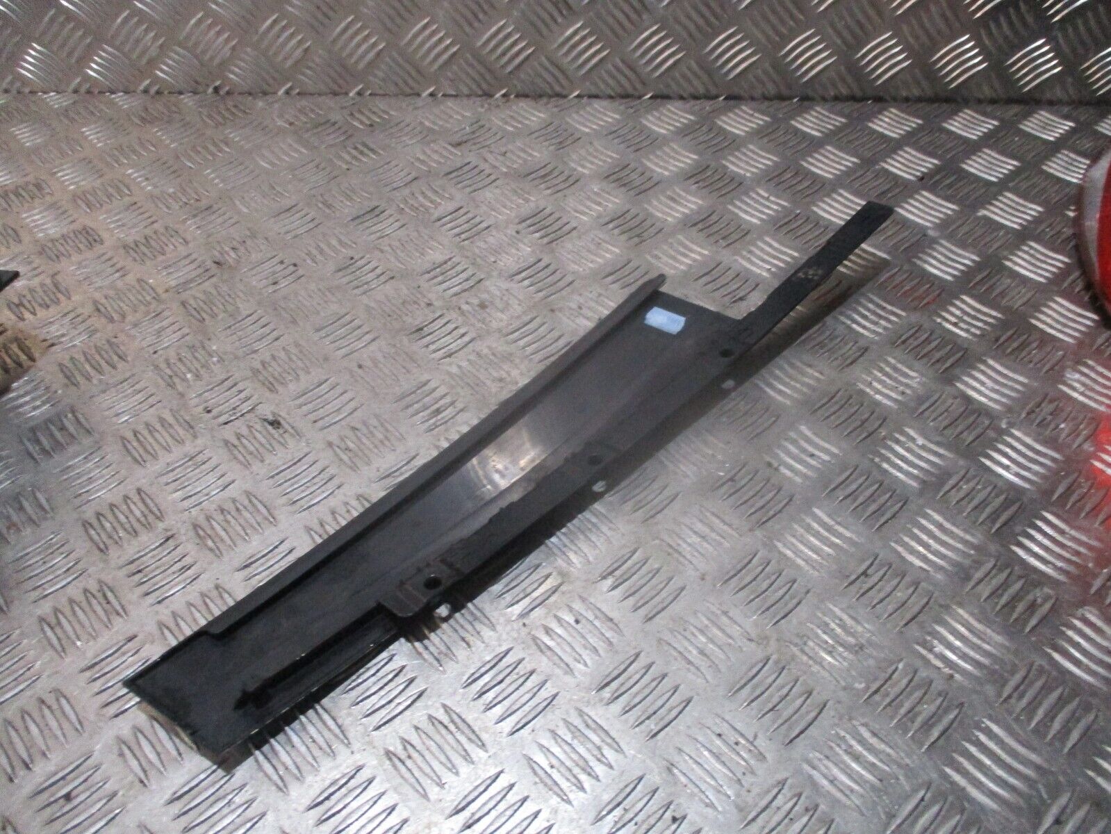 2016 AUDI A3 8V SALOON FRONT RIGHT DRIVER SIDE B PILLAR TRIM 8V5837902 OEM - Image 3