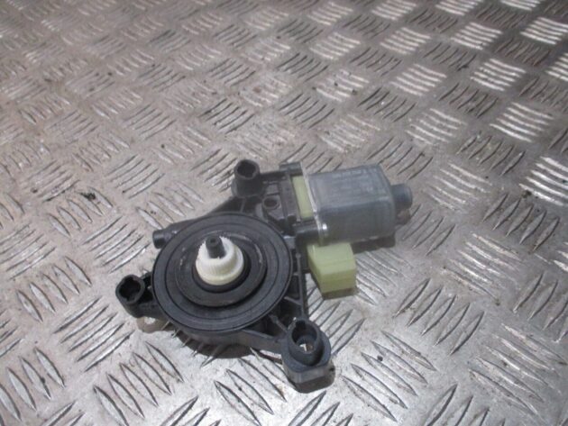 2016 GENUINE AUDI A3 8V SALOON REAR LEFT PASSENGER SIDE WINDOW MOTOR 5Q0959801 - Image 3