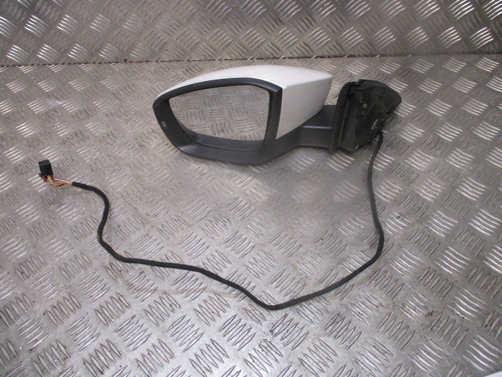 2015 GENUINE SKODA OCTAVIA FRONT LEFT PASSENGER SIDE WING MIRROR 5E0857933