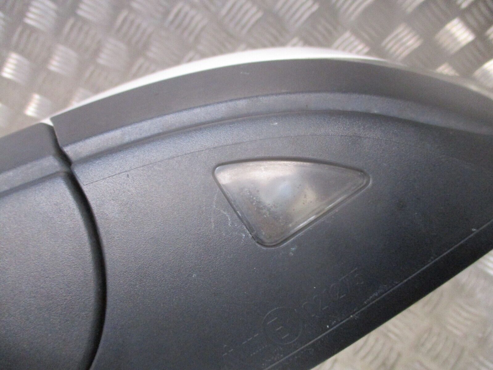 2015 GENUINE SKODA OCTAVIA FRONT LEFT PASSENGER SIDE WING MIRROR 5E0857933 - Image 4