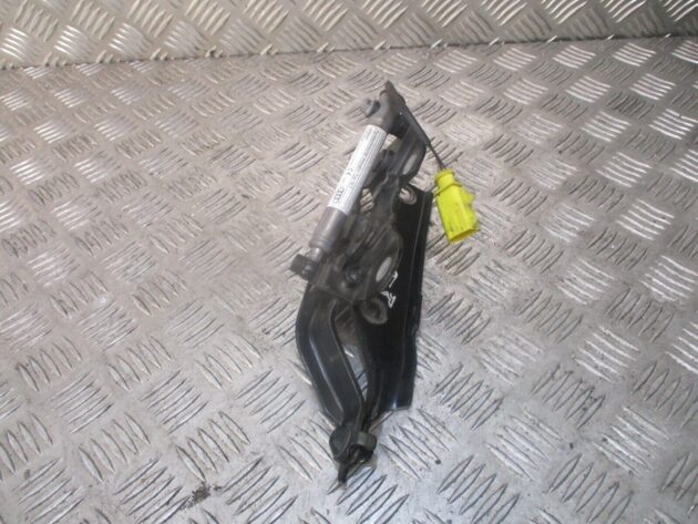 2016 AUDI A3 8V PASSENGER SIDE FRONT BONNET HOOD HINGE & ACTUATOR 8V0823823F OEM - Image 2