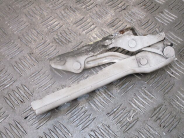2011 GENUINE SKODA OCTAVIA FRONT LEFT PASSENGER SIDE BONNET HINGE 1Z0823301C - Image 3