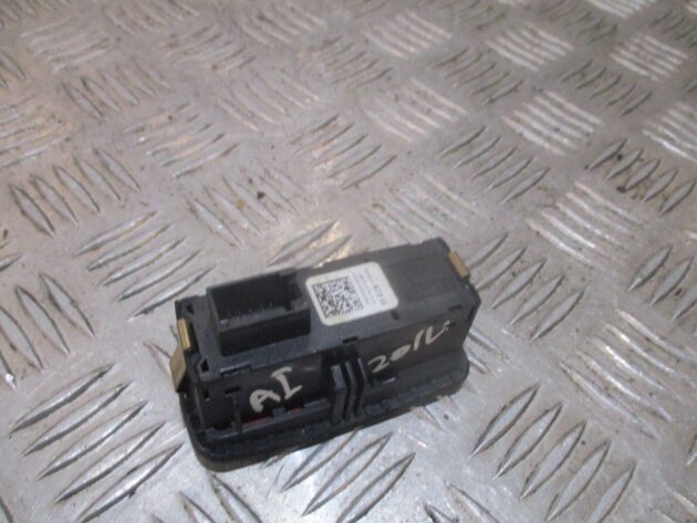 2014 GENUINE AUDI A1 8X S LINE HAZARD SWITCH BUTTON 8X0959672G - Image 3