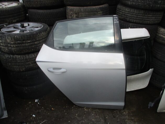 2013 GENUINE SEAT LEON HATCHBACK REAR RIGHT DRIVER SIDE BARE SHELL DOOR - Image 2