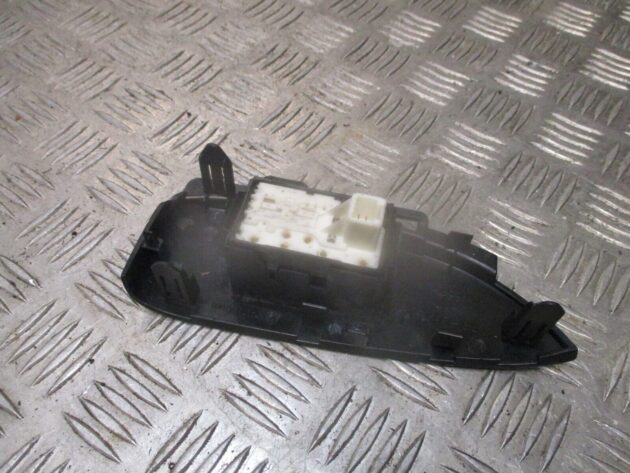 2014 GENUINE TOYOTA PRIUS REAR LEFT PASSENGER SIDE WINDOW SWITCH 74272-47060 - Image 2