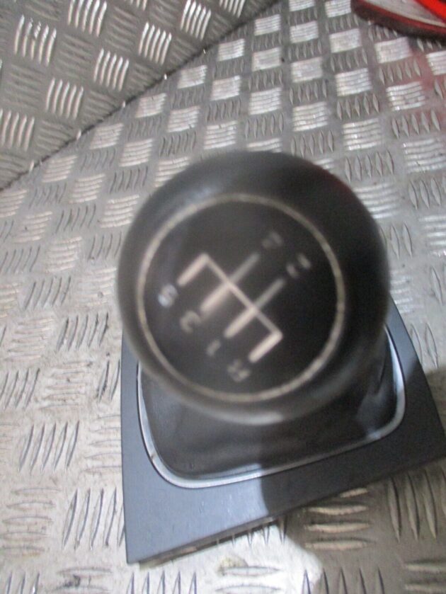 2012 GENUINE AUDI A3 8P 5SPEED GEAR KNOB GAITER 8P0864261T - Image 2