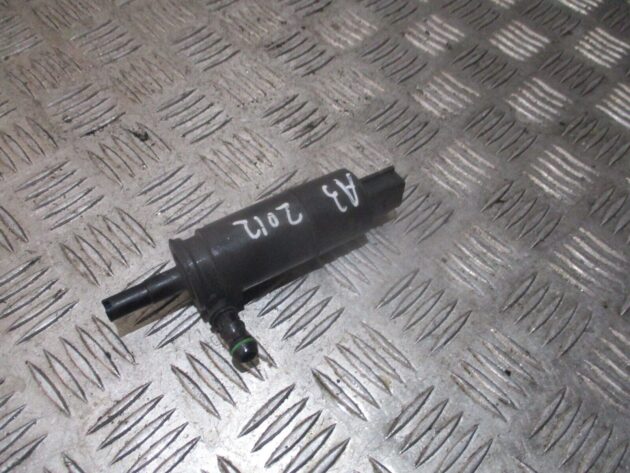 2012 GENUINE AUDI A3 8P FRONT HEADLIGHT WASHER PUMP 3B7955681