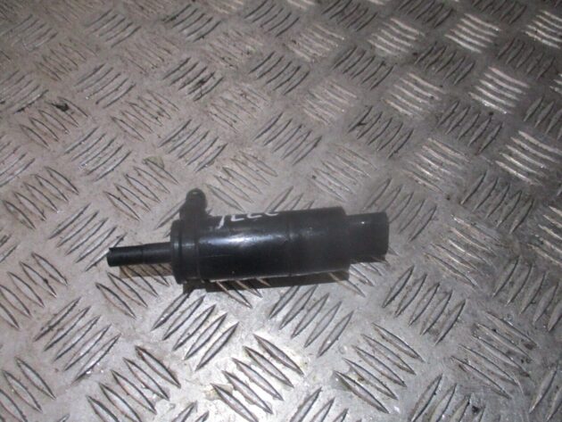 2012 GENUINE AUDI A3 8P FRONT HEADLIGHT WASHER PUMP 3B7955681 - Image 2