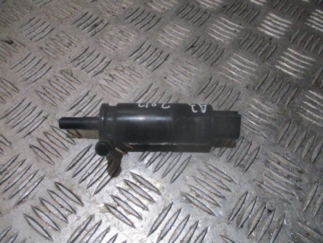 2012 GENUINE AUDI A3 8P FRONT HEADLIGHT WASHER PUMP 3B7955681 - Image 3