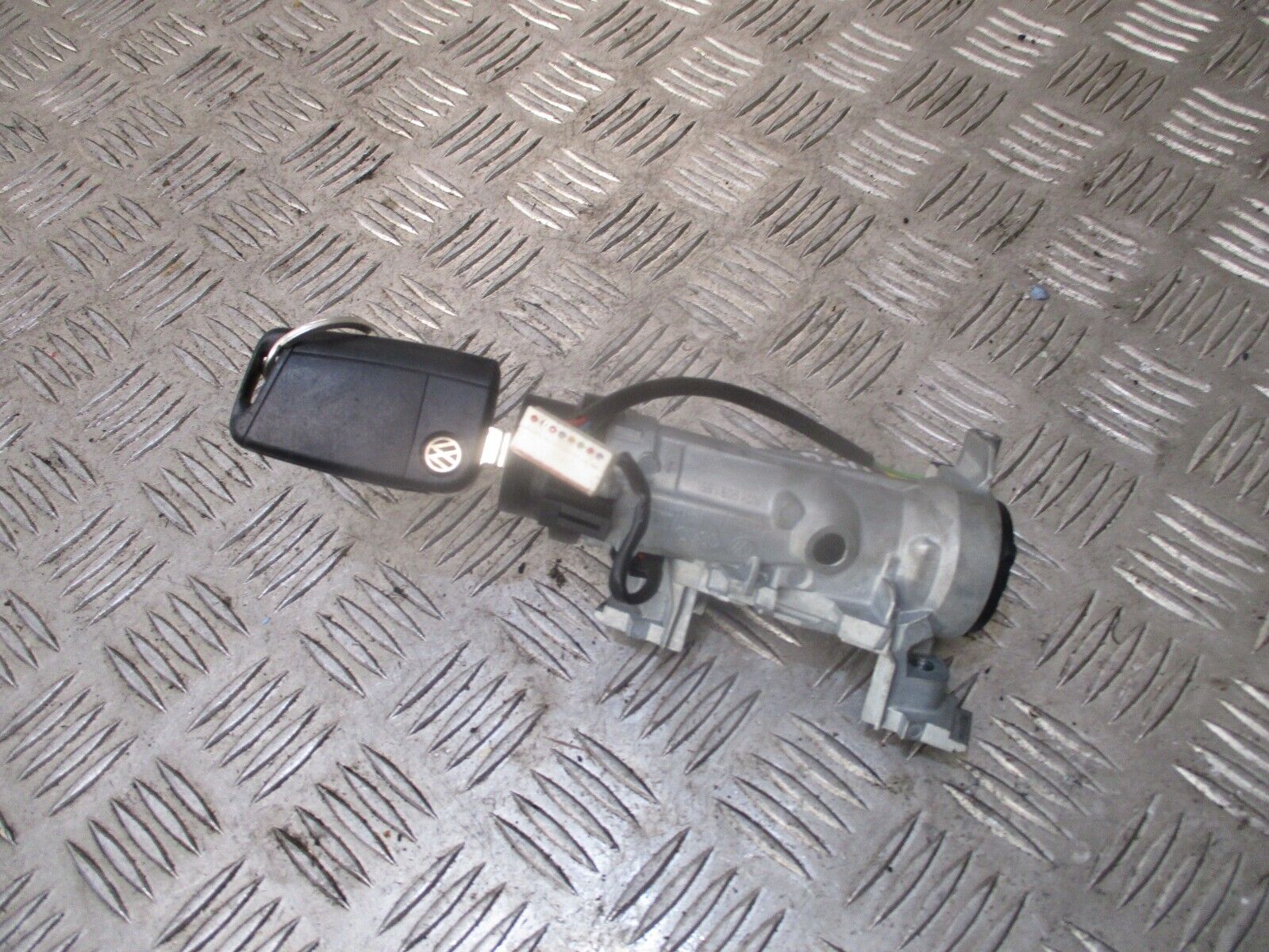 2014 GENUINE VW GOLF MK7 IGNITION BARREL & KEY 5Q0905865 1K0905851 - Image 3