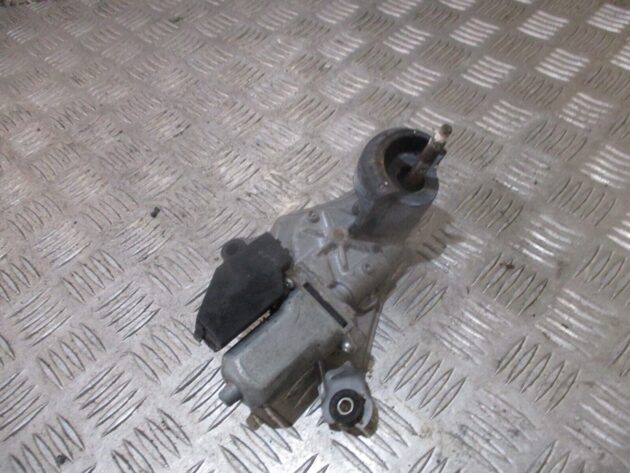 2012 GENUINE TOYOTA AURIS REAR WINDSCREEN WIPER MOTOR - Image 2