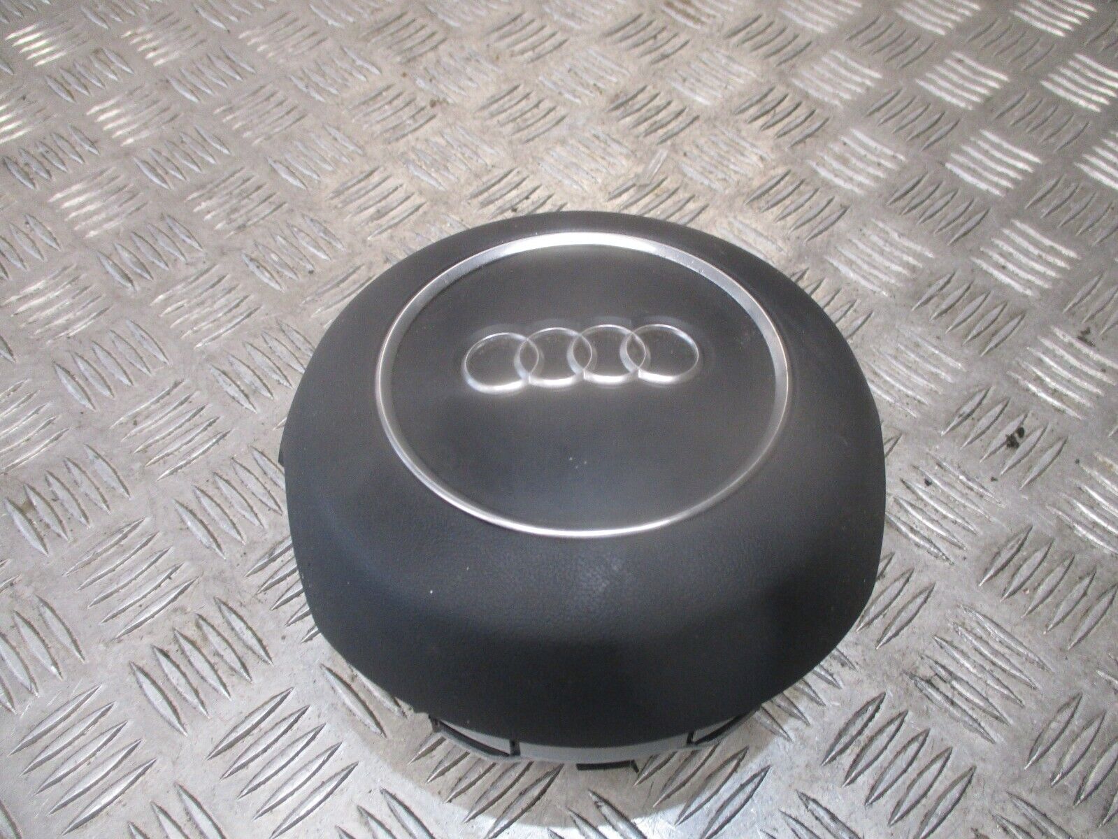 2016 GENUINE AUDI A1 8X RIGHT DRIVERS STEERING WHEEL AIRBG 8X0880201C